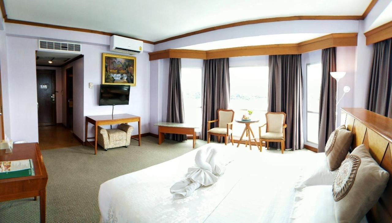 Hotel Viang Riverside Tak